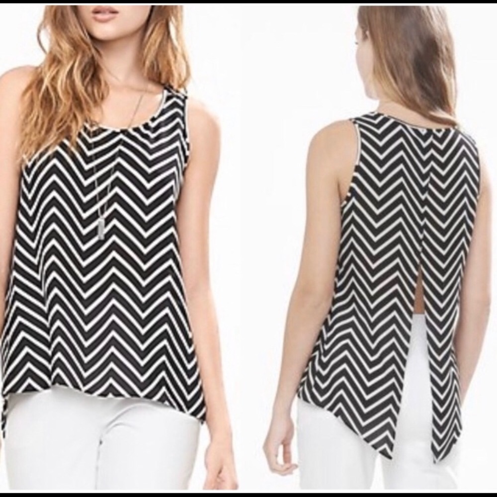Chevron split back top
